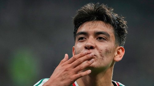 Gilberto Mora se gradúa de preparatoria tras Mundial 2026