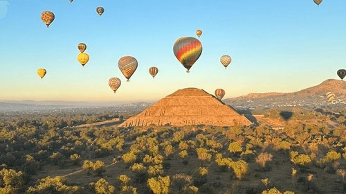 Suspenden tres empresas de globos aerostáticos en Teotihuacán