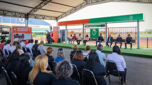 Entrega Gobernador 30 camiones y 63 parabuses en Escobedo