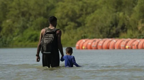 Gobierno de Texas amplía barrera de boyas en el río Bravo