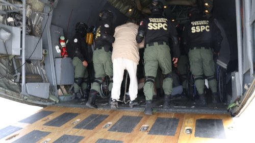 Llegan a EUA los internos entregados por parte de México