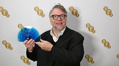 Recibe Guillermo del Toro el máximo galardón del cine británico