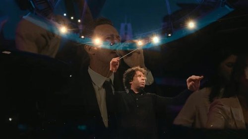 Dudamel se despide de la Filarmónica de LA junto a Chris Martin