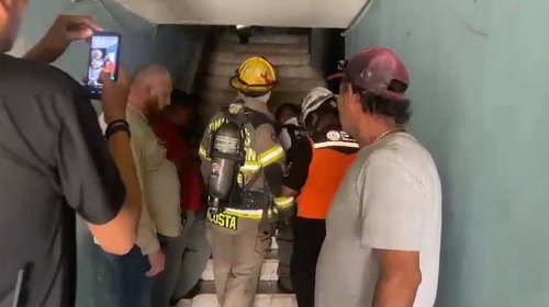 Desalojan a 100 haitianos por incendio en edificio