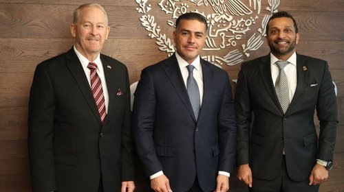 Recibe Harfuch al director del FBI en reunión estratégica