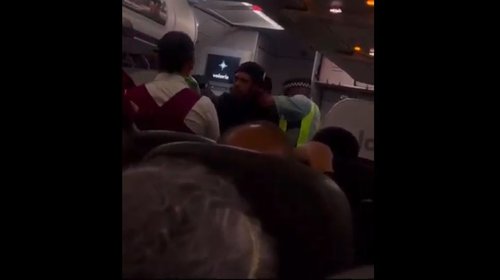 Captan en video a pasajero "disruptivo" en vuelo de Volaris