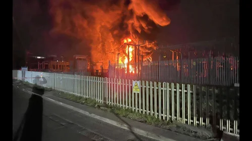 Incendio provoca cierre de aeropuerto de Heathrow en Londres