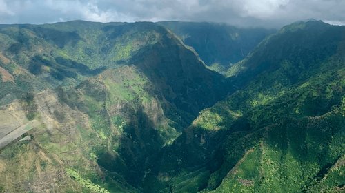 Se estrella helicóptero en Hawái; reportan múltiples heridos