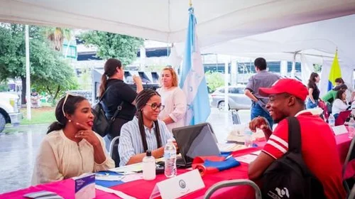 Arman feria de servicios para migrantes y refugiados