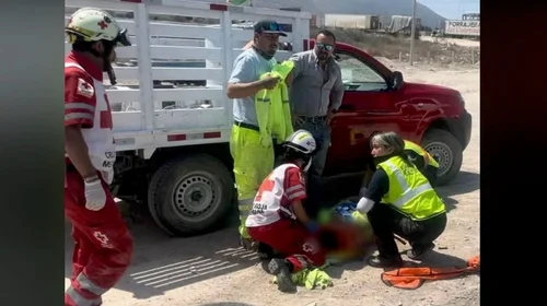Atropellan a hombre mientras retiraba un neumático en carretera