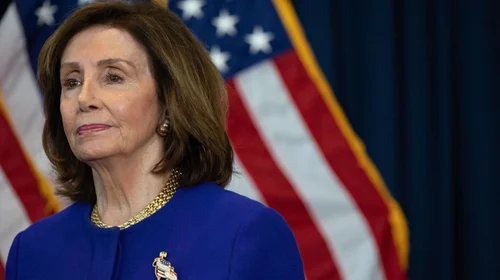 Hospitalizan a Nancy Pelosi en Luxemburgo tras sufrir lesión