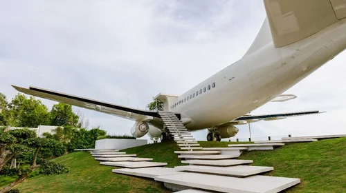 Convierten avión en un lujoso hotel en Indonesia