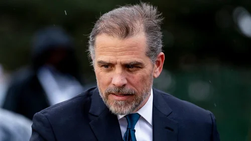 Acusan a hijo de Biden de evasión fiscal y posesión de armas
