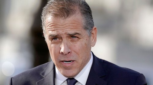 Hunter Biden pide que se aplace su juicio por posesión de armas