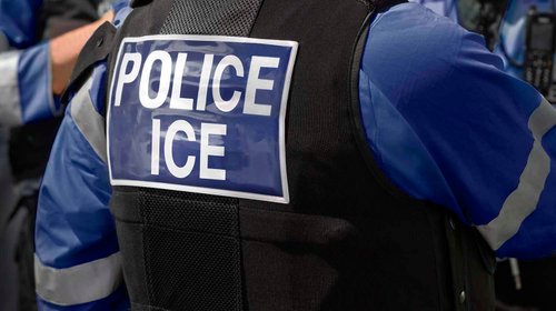 Prohíbe NY al ICE actuar en escuelas e iglesias sin orden