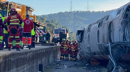 Identifican 41 de 43 víctimas de descarrilamiento en España