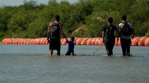 Identifican a migrante ahogado en boyas del río Bravo