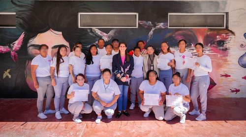 Acercan arte a Centro de Reinserción Social Femenil en Escobedo