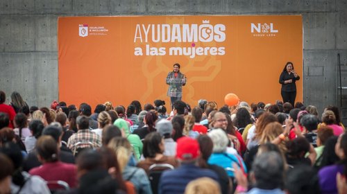 Celebran 'Día del Amor y la Amistad' con capacitación a mujeres