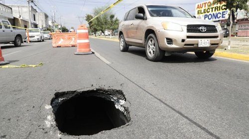 Inicia Escobedo reparación de socavón en avenida Agualeguas
