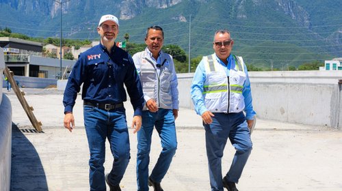 Supervisa Adrián de la Garza avance de puente en La Rioja