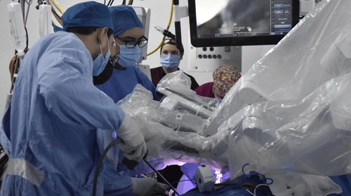 Lidera IMSS NL cirugía robótica con 60 intervenciones