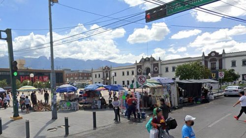 Implementan operativo para reubicar comercios ambulantes
