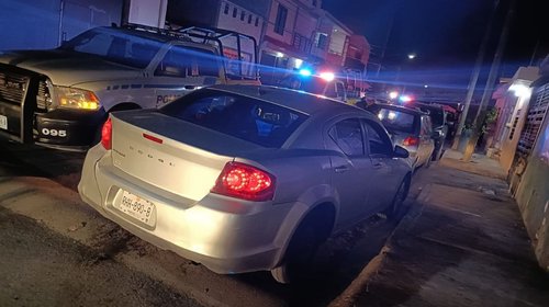 Incautan auto ligado a asaltos y capturan a tripulantes con droga