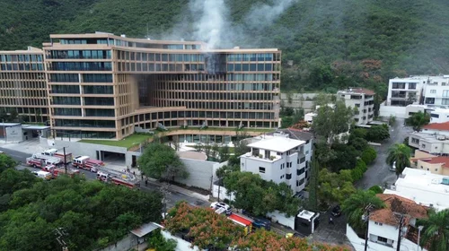 Desalojan a 203 por incendio en torre Akumal de San Pedro