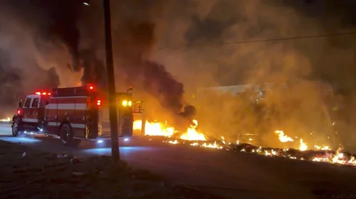 Evacúan a 15 personas por incendios en terrenos baldíos