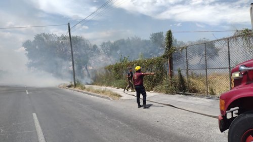 Bomberos y Protección Civil sofocan incendio en Escobedo