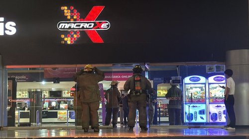 Desalojan a 200 personas tras conato de incendio en cine