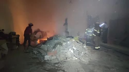 Atienden incendio en negocio de la colonia Fabriles en Monterrey