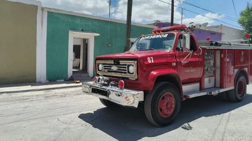 Incendio consume vivienda en pleno Centro de Parras