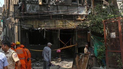 Incendio de hotel deja 21 muertos y 26 heridos en Nueva Delhi