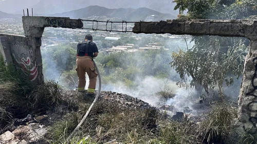 Controlan incendio en las faldas del Cerro de la Silla