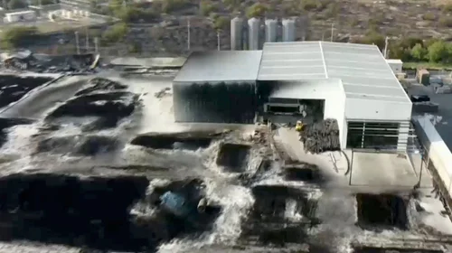 Sofocan incendio de naves industriales en Ciénega de Flores
