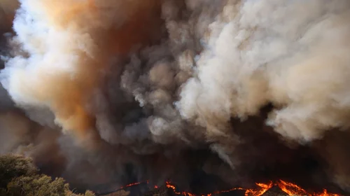 Ordenan evacuaciones por nuevo incendio al norte de Los Ángeles