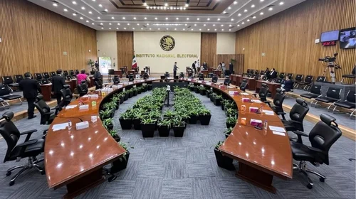 INE impugna amparos que buscan frenar elección del Poder Judicial