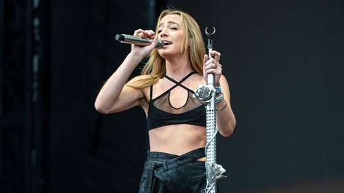Ingrid Andress confiesa haber cantado ebria himno de EUA