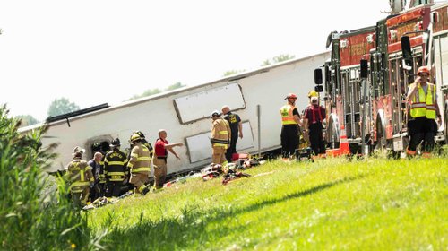 Accidente de autobús turístico en NY deja cinco muertos