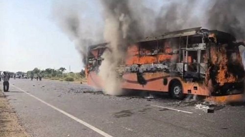Incendio en autobús de pasajeros en India deja 20 muertos