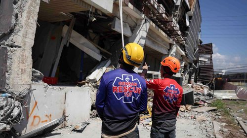 Filipinas eleva a 45 los muertos y 17 desaparecidos por terremoto