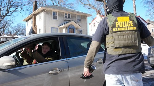 ICE ha incumplido casi 100 órdenes judiciales: juez en Minnesota