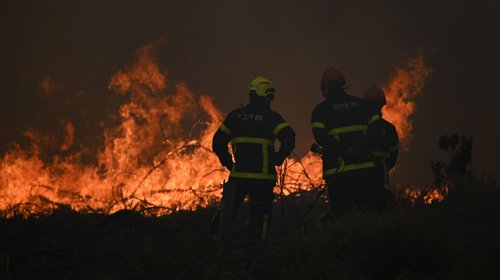 Evacúan a 250 mil por incendios en Francia y España