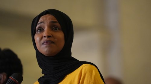 Rechazan censura a Ilhan Omar por comentarios de Charlie Kirk