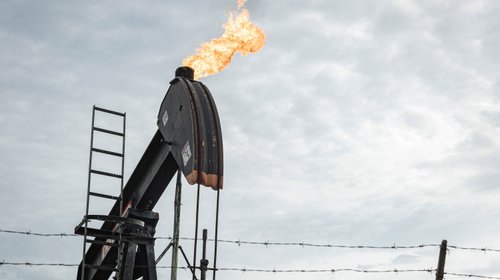 Suaviza EUA restricciones para que petroleras operen en Venezuela
