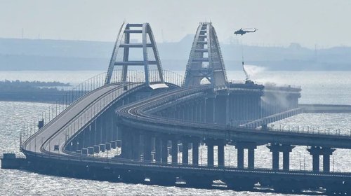Ucrania ataca puente que une Crimea con la ciudad de Jersón