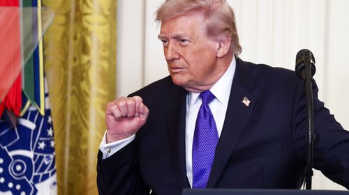 Trump promete respuesta tras ataque a embajada de EUA