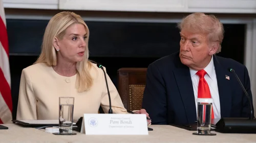 Trump exige revelar testimonio del jurado del caso Epstein